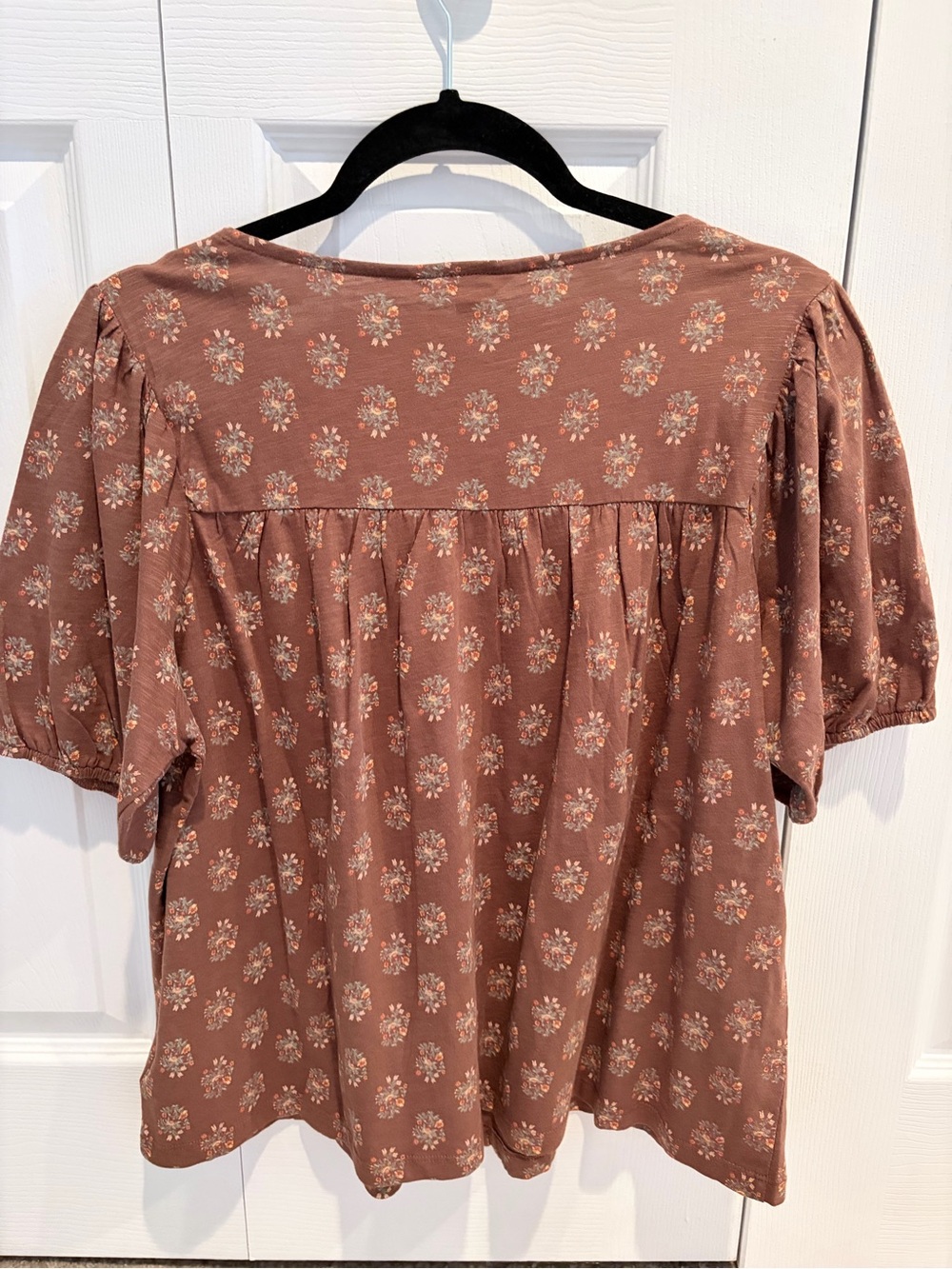 Lucky Brand Dusty Rose Floral Button Front Puff Sleeve Top - Picture 3 of 5